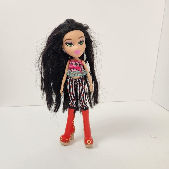 BRATZ Jade Study Abroad to Russia Doll MGA 2015 Black Hair Hippie Boots - Picture 1 of 8